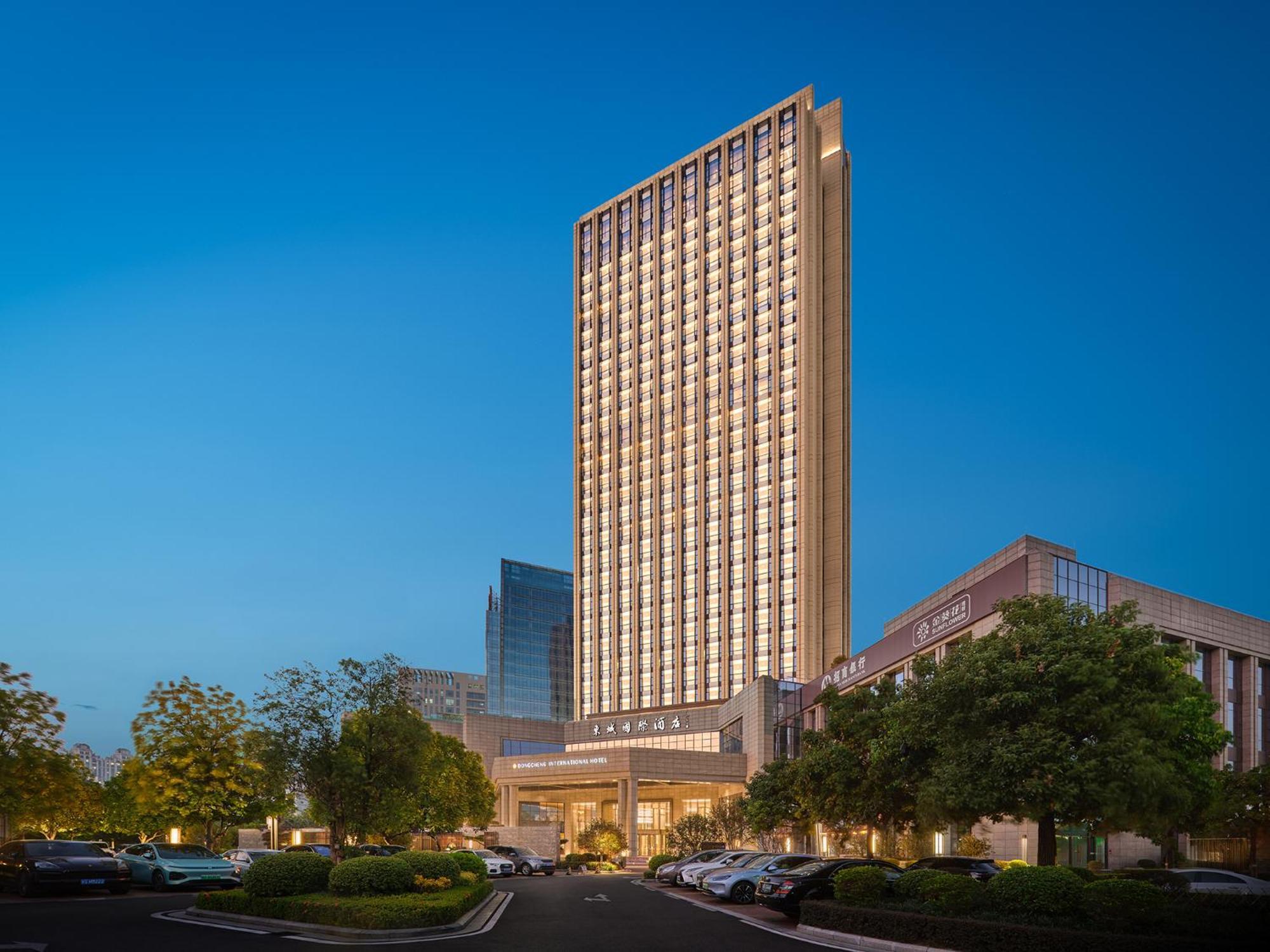 Dongguan Dongcheng International Hotel - Free Shuttle Buses For Executive Room Guests During Canton Fair المظهر الخارجي الصورة