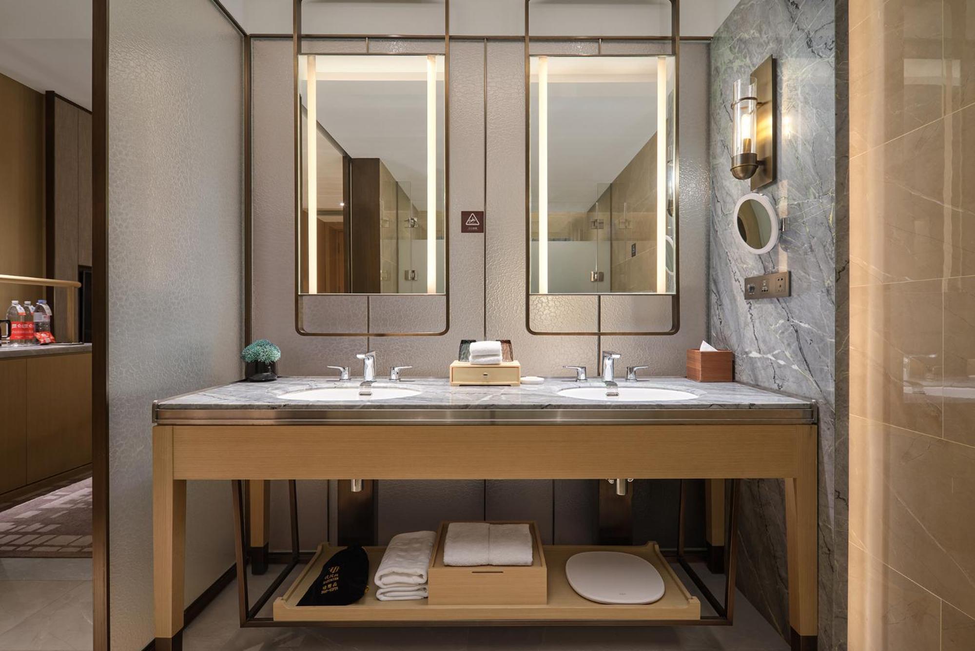 Dongguan Dongcheng International Hotel - Free Shuttle Buses For Executive Room Guests During Canton Fair المظهر الخارجي الصورة
