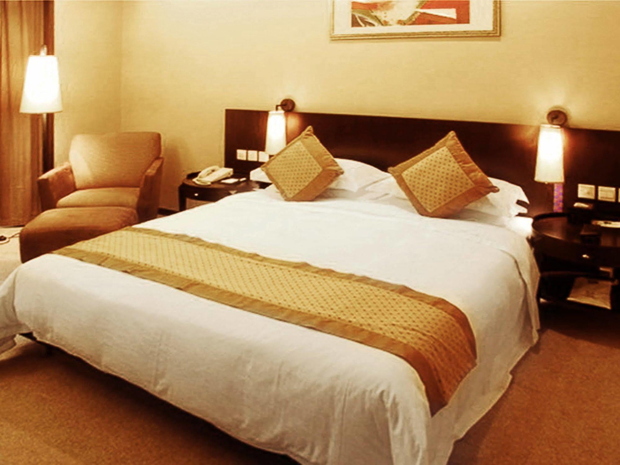 Dongguan Dongcheng International Hotel - Free Shuttle Buses For Executive Room Guests During Canton Fair المظهر الخارجي الصورة