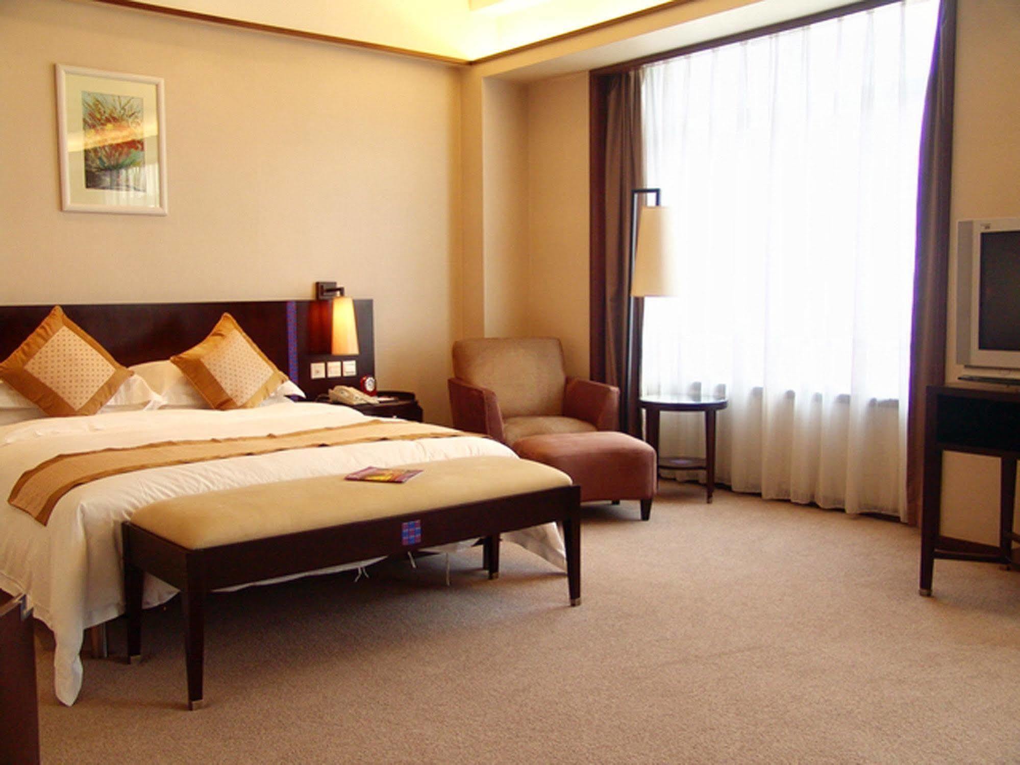 Dongguan Dongcheng International Hotel - Free Shuttle Buses For Executive Room Guests During Canton Fair المظهر الخارجي الصورة